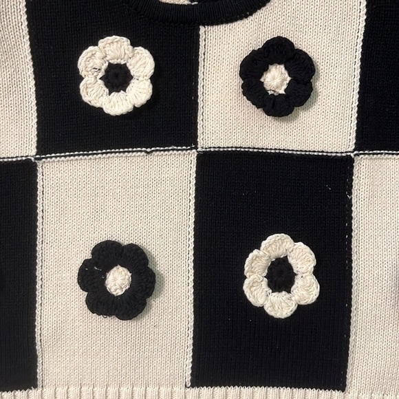 INDUSTRY REPUBLIC CLOTHING - NWT Size Small - Black & Ivory Crochet Knit Flowers - Picture 8 of 9